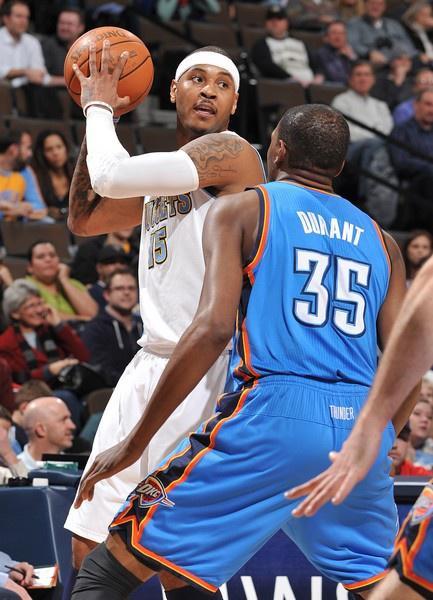 捧起奖杯的 捧起奖杯的