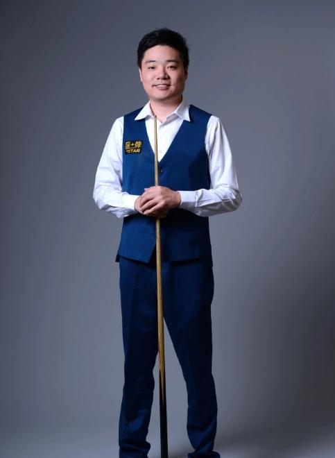 她在接发球 她在接发球