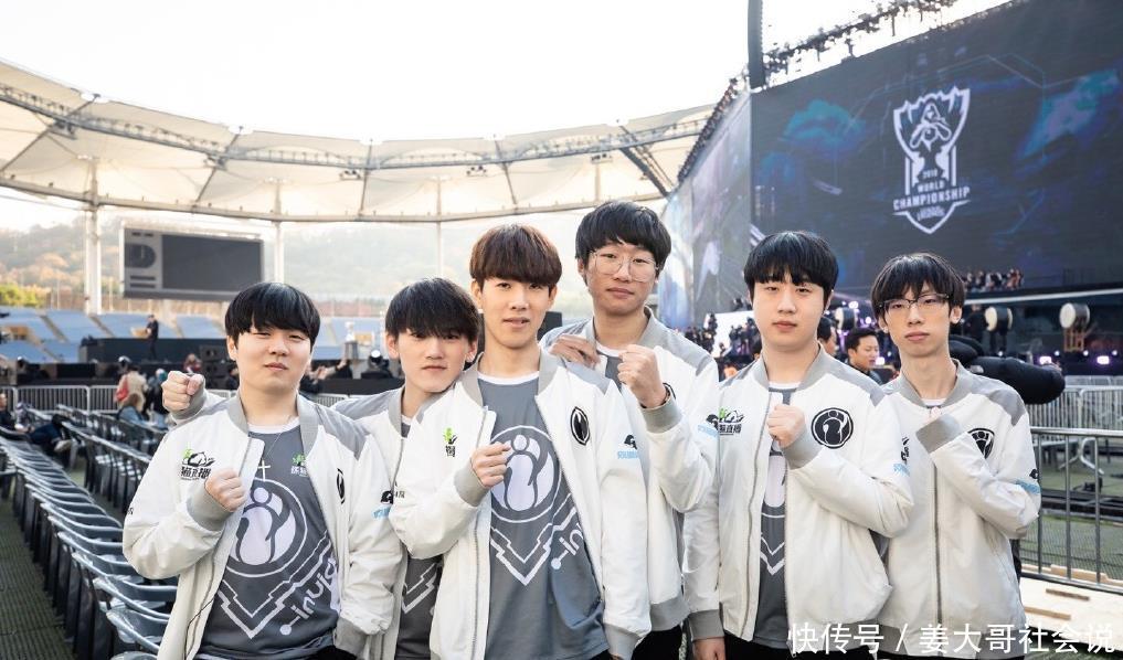 刻展现他与 刻展现他与