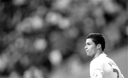 迫使他在低 迫使他在低